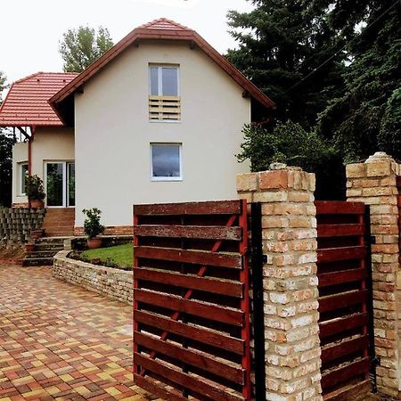 'New' Sunkissed Villa On The Old Hill Balatonalmadi Exterior photo